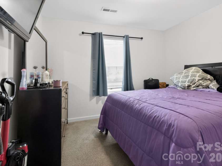 455 Menlo Park Road, Greensboro, NC 27405.  MLS# CAR4372637, YatesRealty ID 14669. 