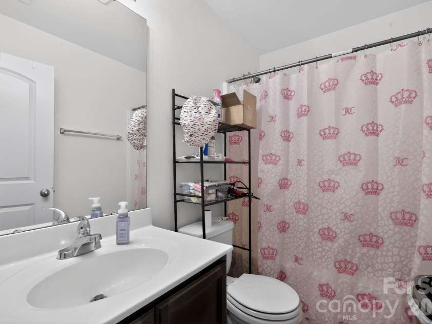 455 Menlo Park Road, Greensboro, NC 27405.  MLS# CAR4372637, YatesRealty ID 14669. 