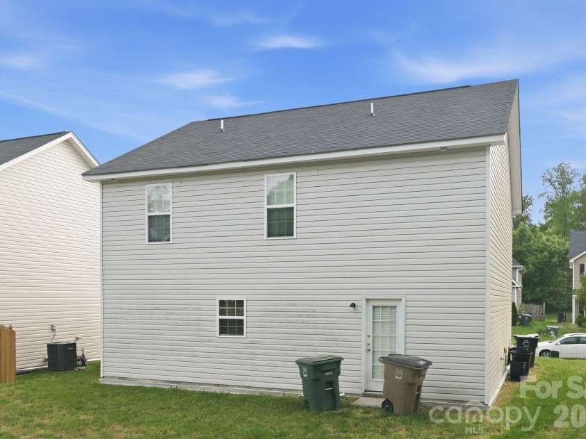 455 Menlo Park Road, Greensboro, NC 27405.  MLS# CAR4372637, YatesRealty ID 14669. 