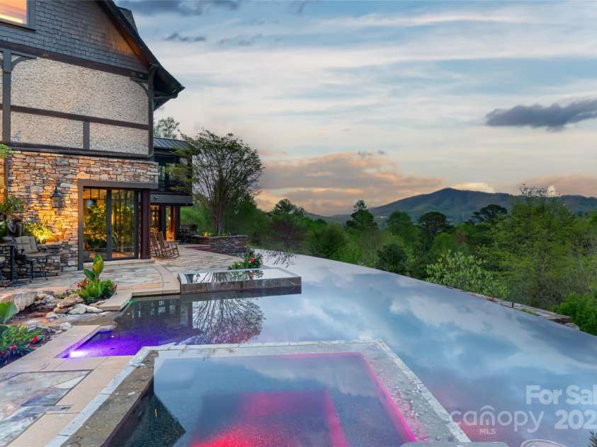 66 Deerhaven Lane, Asheville, NC 28803.  MLS# CAR4137312, YatesRealty ID 1467. 