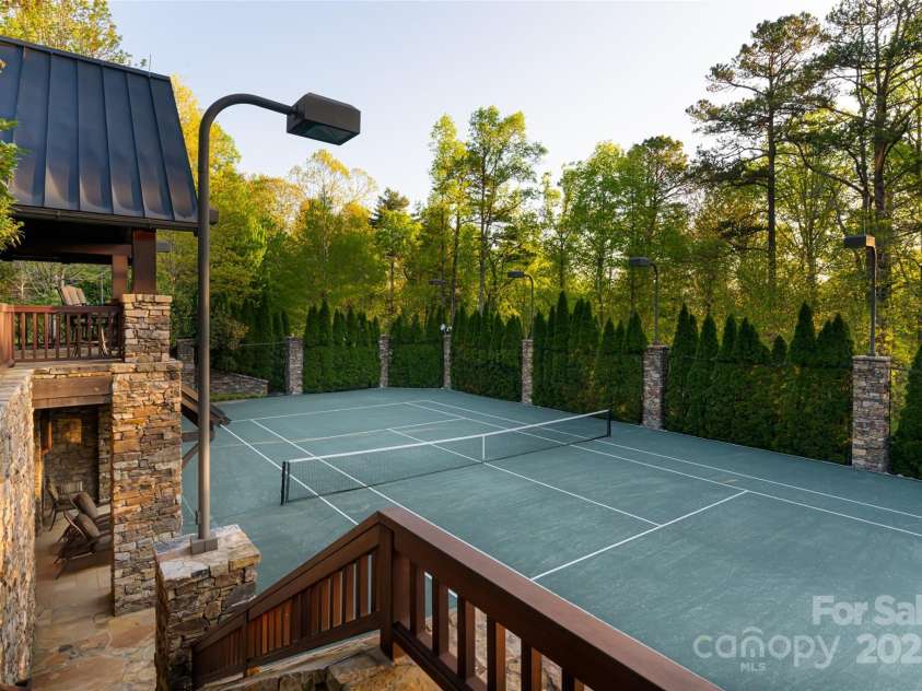 66 Deerhaven Lane, Asheville, NC 28803.  MLS# CAR4137312, YatesRealty ID 1467. 