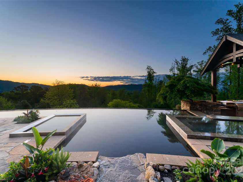 66 Deerhaven Lane, Asheville, NC 28803.  MLS# CAR4137312, YatesRealty ID 1467. 