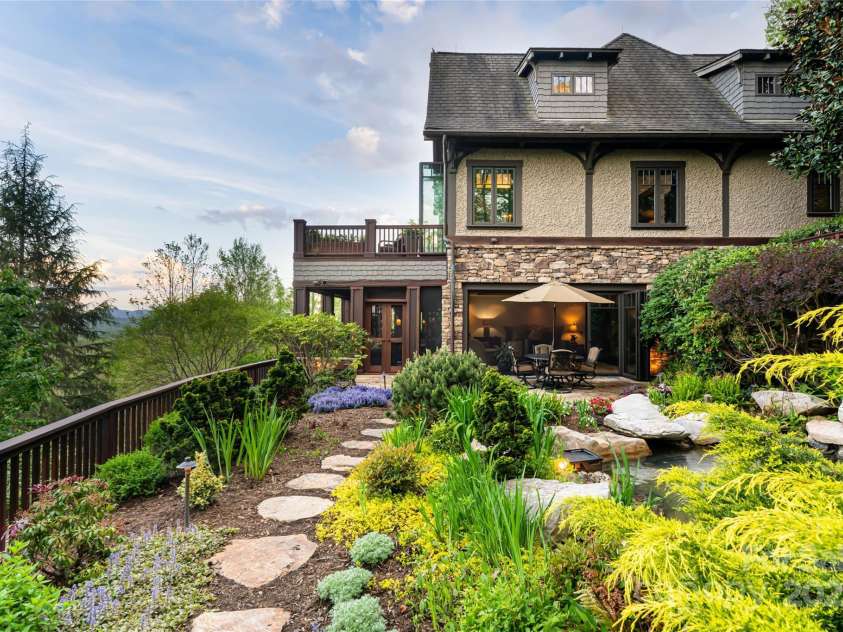 66 Deerhaven Lane, Asheville, NC 28803.  MLS# CAR4137312, YatesRealty ID 1467. 