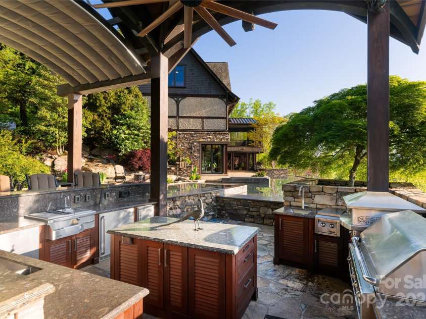 66 Deerhaven Lane, Asheville, NC 28803.  MLS# CAR4137312, YatesRealty ID 1467. 