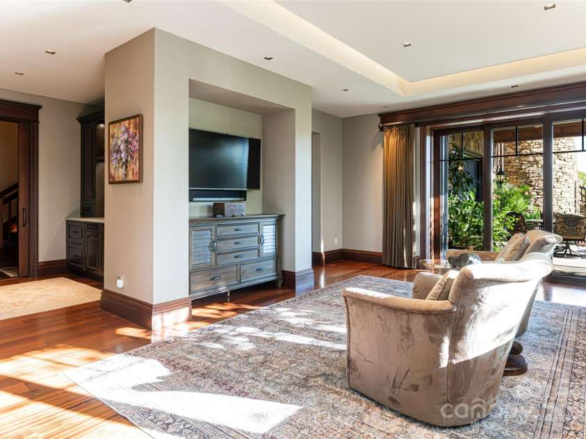 66 Deerhaven Lane, Asheville, NC 28803.  MLS# CAR4137312, YatesRealty ID 1467. 