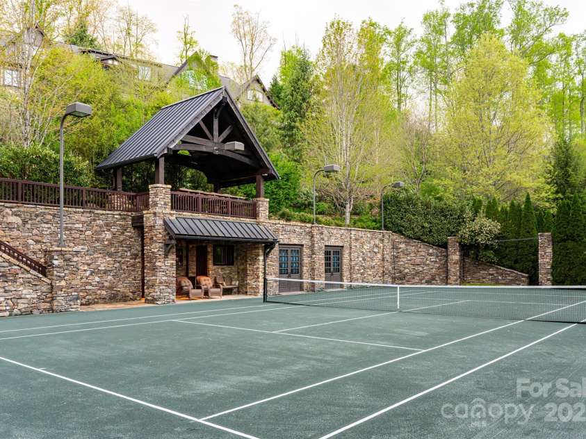 66 Deerhaven Lane, Asheville, NC 28803.  MLS# CAR4137312, YatesRealty ID 1467. 