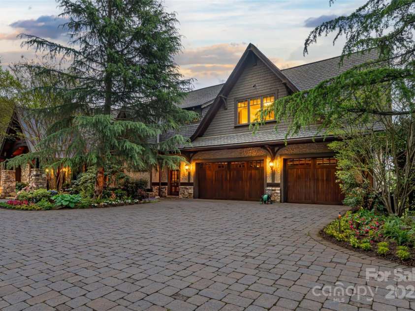 66 Deerhaven Lane, Asheville, NC 28803.  MLS# CAR4137312, YatesRealty ID 1467. 