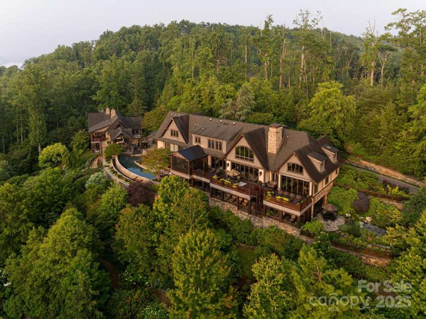 66 Deerhaven Lane, Asheville, NC 28803.  MLS# CAR4137312, YatesRealty ID 1467. 