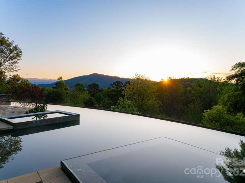 66 Deerhaven Lane, Asheville, NC 28803.  MLS# CAR4137312, YatesRealty ID 1467. 