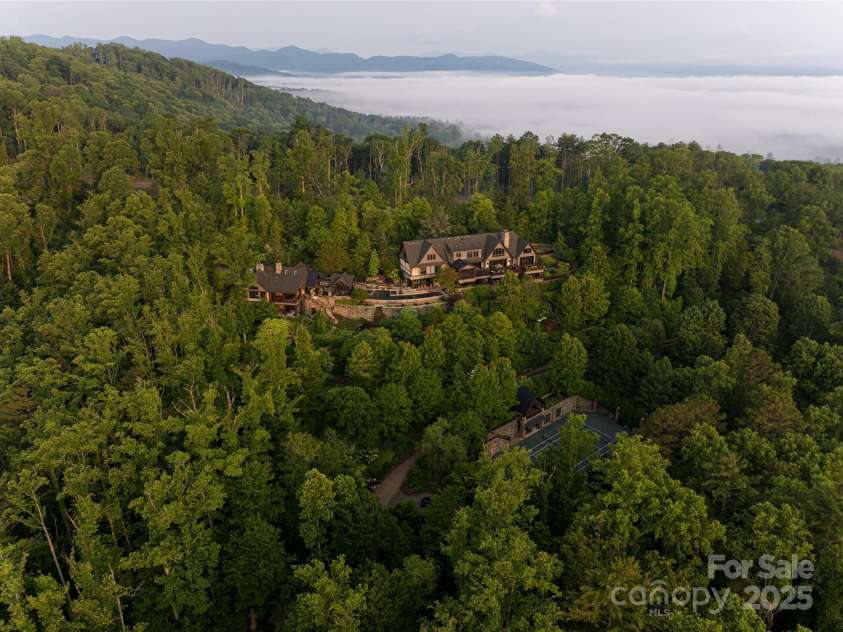 66 Deerhaven Lane, Asheville, NC 28803.  MLS# CAR4137312, YatesRealty ID 1467. 