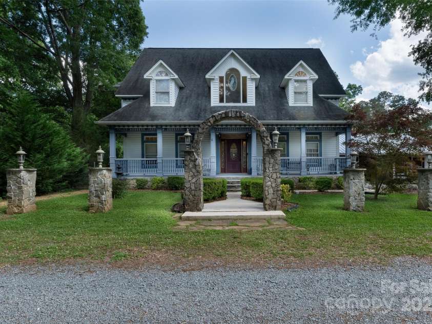 150 8th Avenue, New London, NC 28127.  MLS# CAR4259112, YatesRealty ID 14670. 