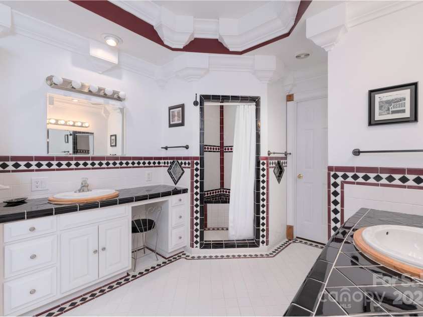 150 8th Avenue, New London, NC 28127.  MLS# CAR4259112, YatesRealty ID 14670. 