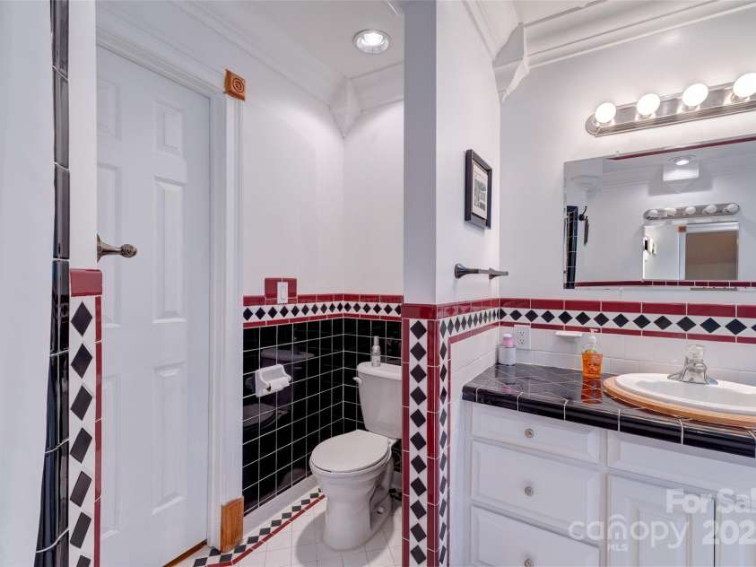 150 8th Avenue, New London, NC 28127.  MLS# CAR4259112, YatesRealty ID 14670. 