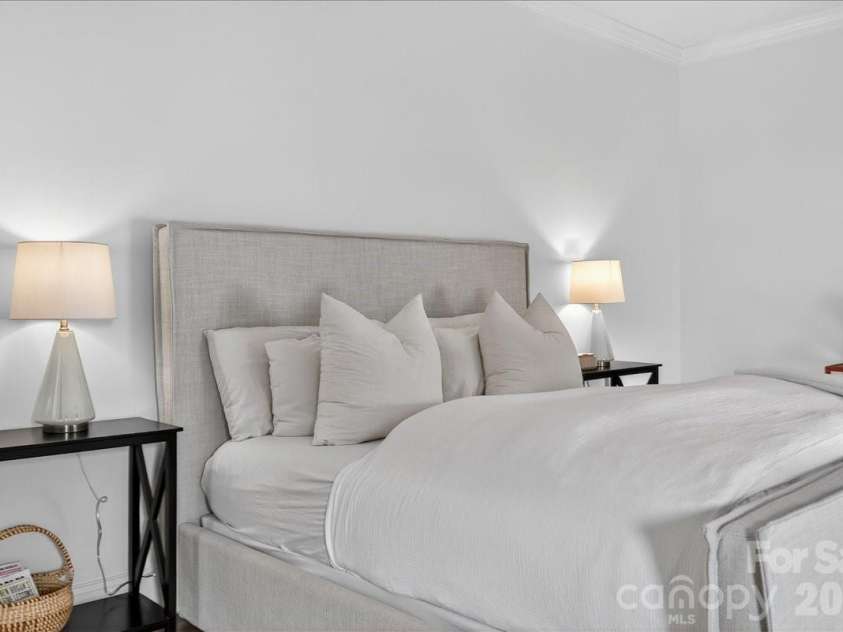 1001 Parkwood Avenue, Charlotte, NC 28205.  MLS# CAR4361745, YatesRealty ID 14671. 