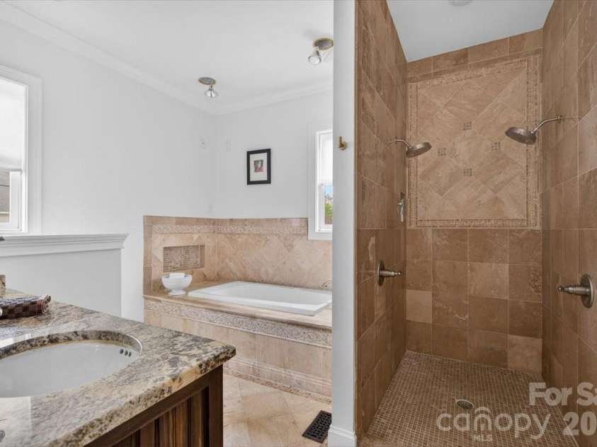 1001 Parkwood Avenue, Charlotte, NC 28205.  MLS# CAR4361745, YatesRealty ID 14671. 