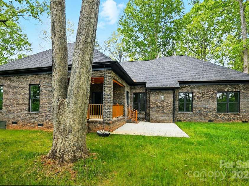 3738 Glen Arbor Drive, Maiden, NC 28650.  MLS# CAR4227504, YatesRealty ID 14671. 