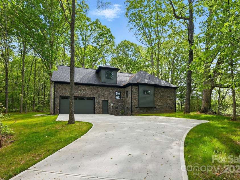 3738 Glen Arbor Drive, Maiden, NC 28650.  MLS# CAR4227504, YatesRealty ID 14671. Private driveway