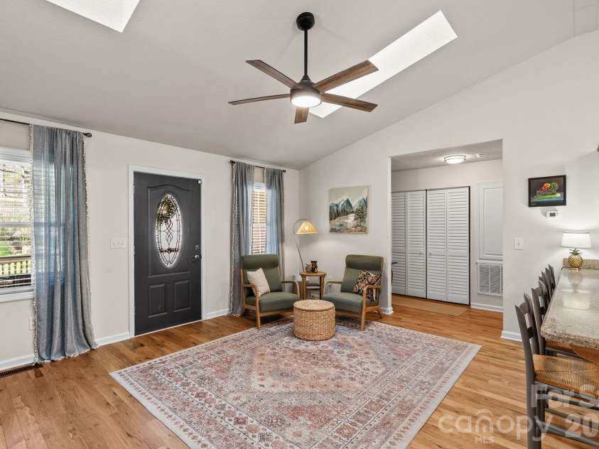 29 Muirfield Drive, Arden, NC 28704.  MLS# CAR4364187, YatesRealty ID 14672. Entryway 