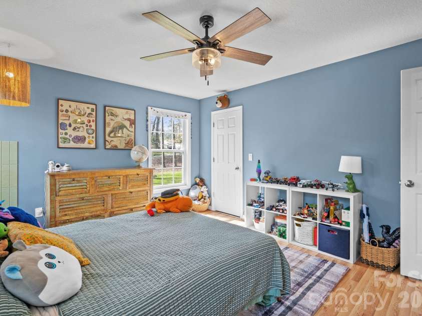 29 Muirfield Drive, Arden, NC 28704.  MLS# CAR4364187, YatesRealty ID 14672. Oversized with lots of Light 