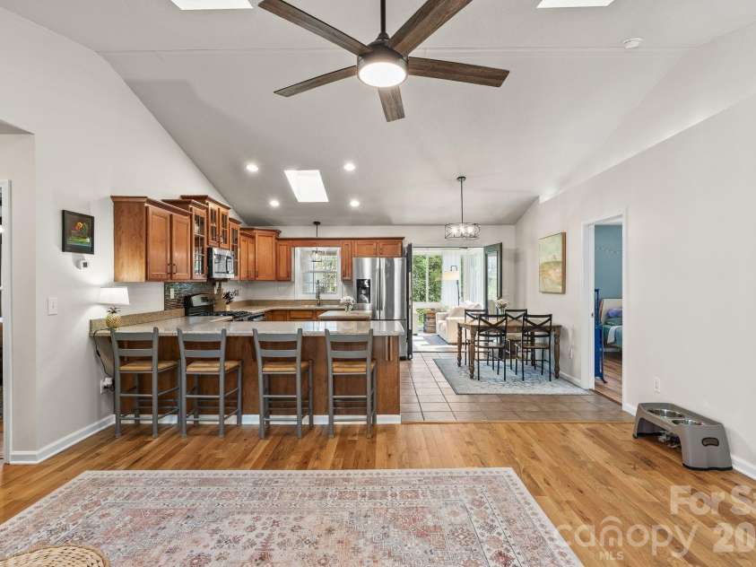 29 Muirfield Drive, Arden, NC 28704.  MLS# CAR4364187, YatesRealty ID 14672. Skylights and Valuted Ceilings 