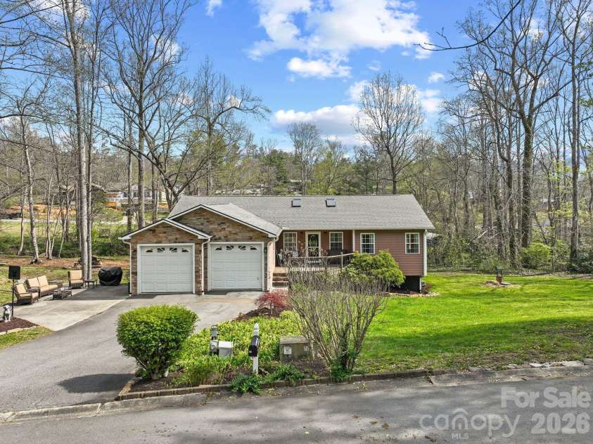 29 Muirfield Drive, Arden, NC 28704.  MLS# CAR4364187, YatesRealty ID 14672. Two Car Garage