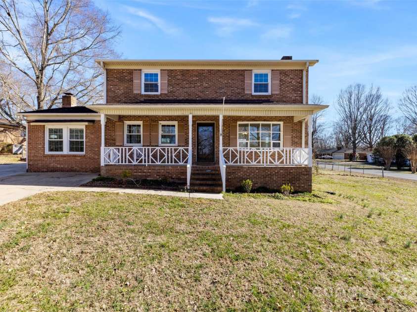 305 Plantation Drive, Kings Mountain, NC 28086.  MLS# CAR4231187, YatesRealty ID 14672. 