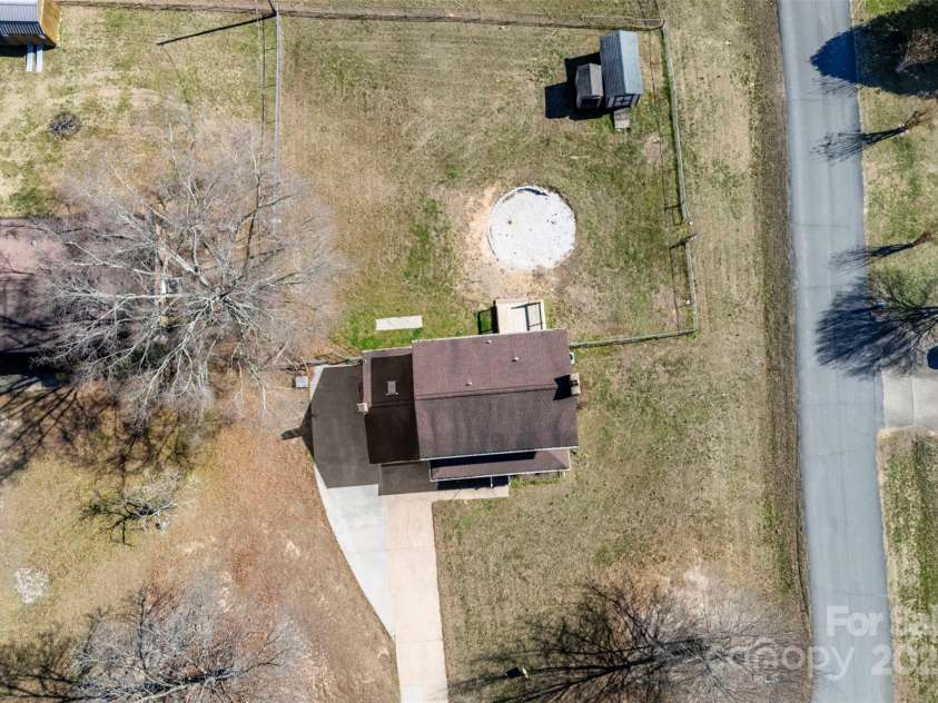 305 Plantation Drive, Kings Mountain, NC 28086.  MLS# CAR4231187, YatesRealty ID 14672. 