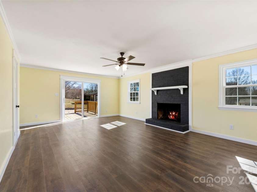 305 Plantation Drive, Kings Mountain, NC 28086.  MLS# CAR4231187, YatesRealty ID 14672. 