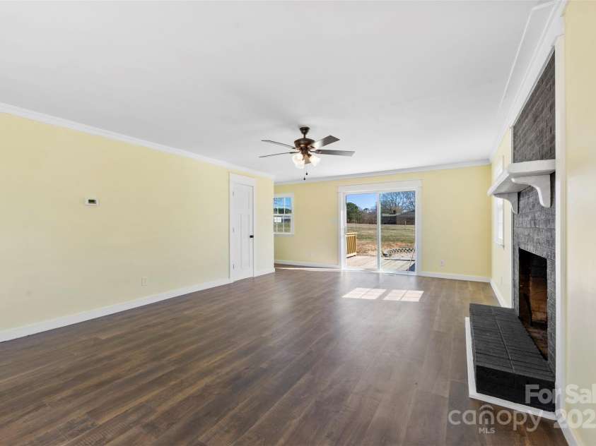 305 Plantation Drive, Kings Mountain, NC 28086.  MLS# CAR4231187, YatesRealty ID 14672. 