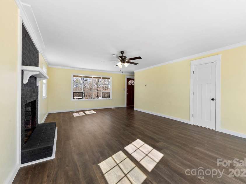 305 Plantation Drive, Kings Mountain, NC 28086.  MLS# CAR4231187, YatesRealty ID 14672. 