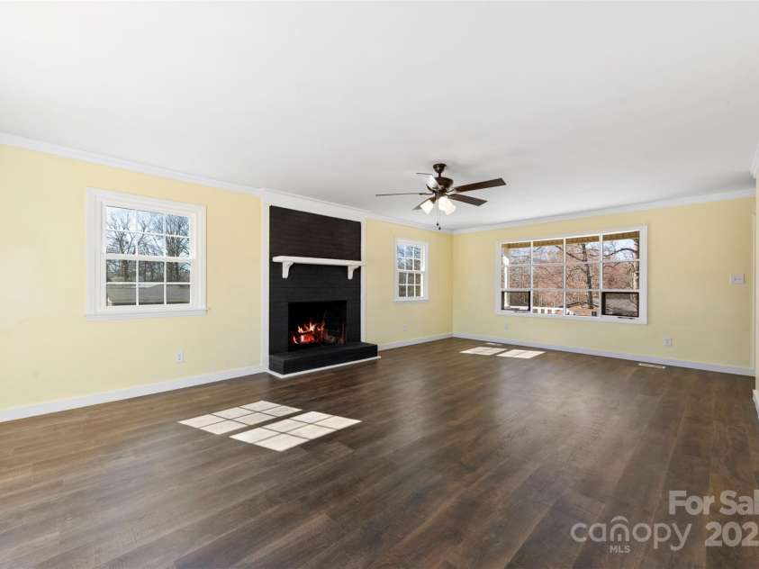 305 Plantation Drive, Kings Mountain, NC 28086.  MLS# CAR4231187, YatesRealty ID 14672. 