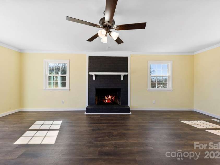 305 Plantation Drive, Kings Mountain, NC 28086.  MLS# CAR4231187, YatesRealty ID 14672. 