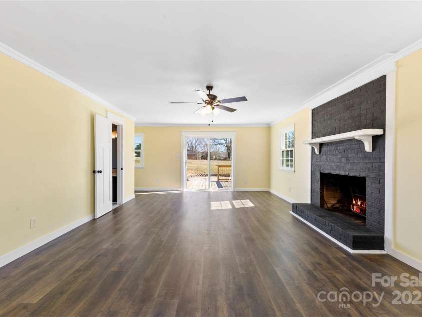 305 Plantation Drive, Kings Mountain, NC 28086.  MLS# CAR4231187, YatesRealty ID 14672. 