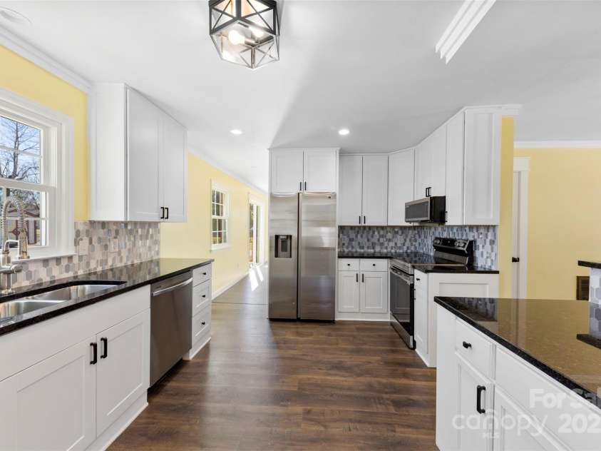 305 Plantation Drive, Kings Mountain, NC 28086.  MLS# CAR4231187, YatesRealty ID 14672. 