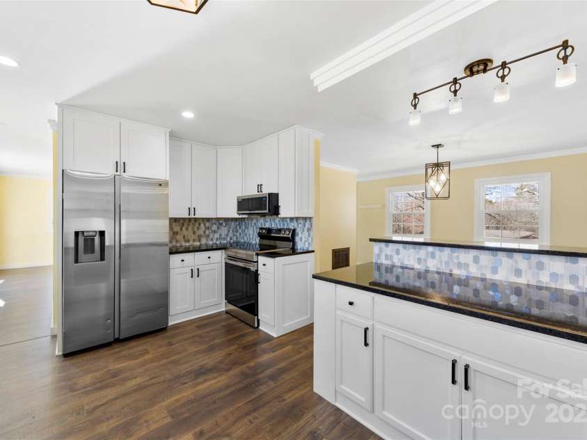 305 Plantation Drive, Kings Mountain, NC 28086.  MLS# CAR4231187, YatesRealty ID 14672. 