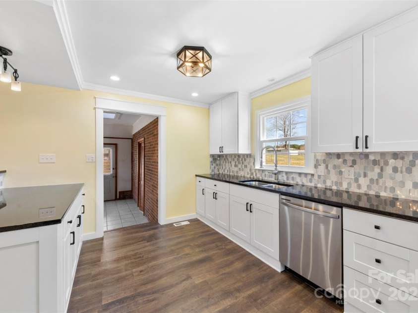 305 Plantation Drive, Kings Mountain, NC 28086.  MLS# CAR4231187, YatesRealty ID 14672. 