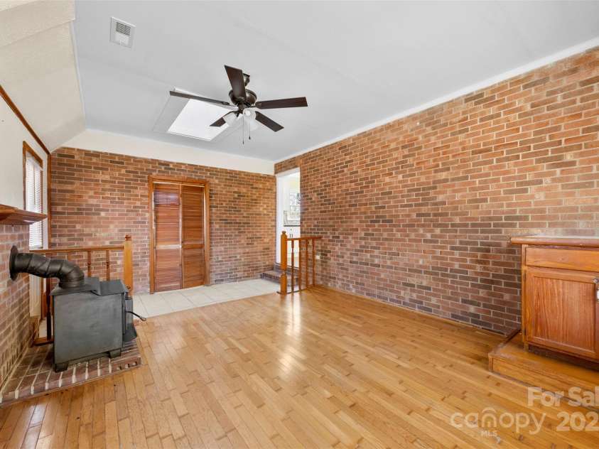 305 Plantation Drive, Kings Mountain, NC 28086.  MLS# CAR4231187, YatesRealty ID 14672. 