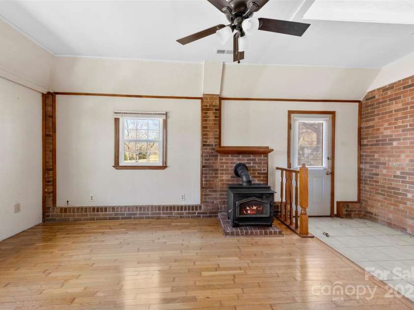 305 Plantation Drive, Kings Mountain, NC 28086.  MLS# CAR4231187, YatesRealty ID 14672. 