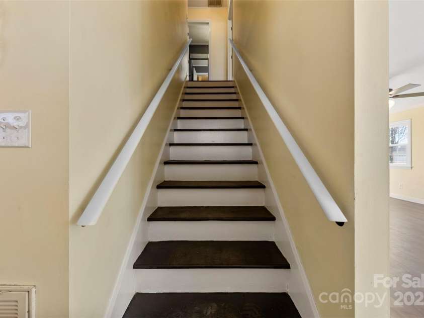 305 Plantation Drive, Kings Mountain, NC 28086.  MLS# CAR4231187, YatesRealty ID 14672. 