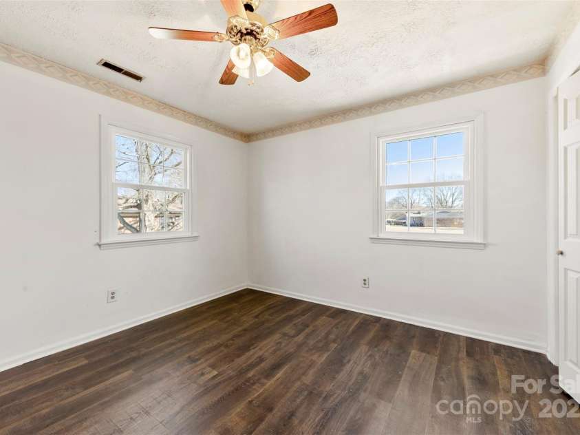 305 Plantation Drive, Kings Mountain, NC 28086.  MLS# CAR4231187, YatesRealty ID 14672. 