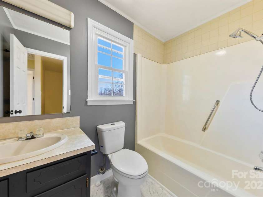 305 Plantation Drive, Kings Mountain, NC 28086.  MLS# CAR4231187, YatesRealty ID 14672. 