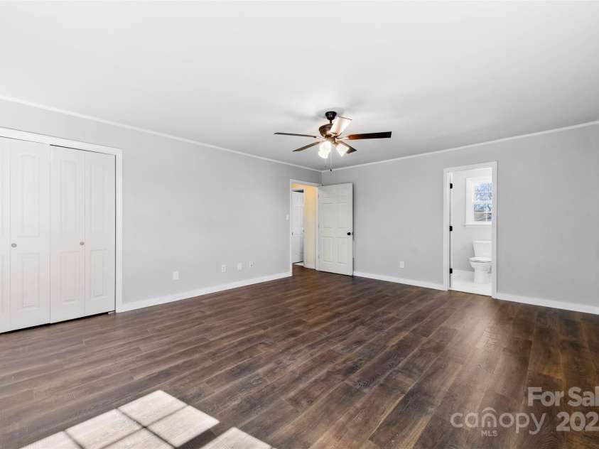 305 Plantation Drive, Kings Mountain, NC 28086.  MLS# CAR4231187, YatesRealty ID 14672. 