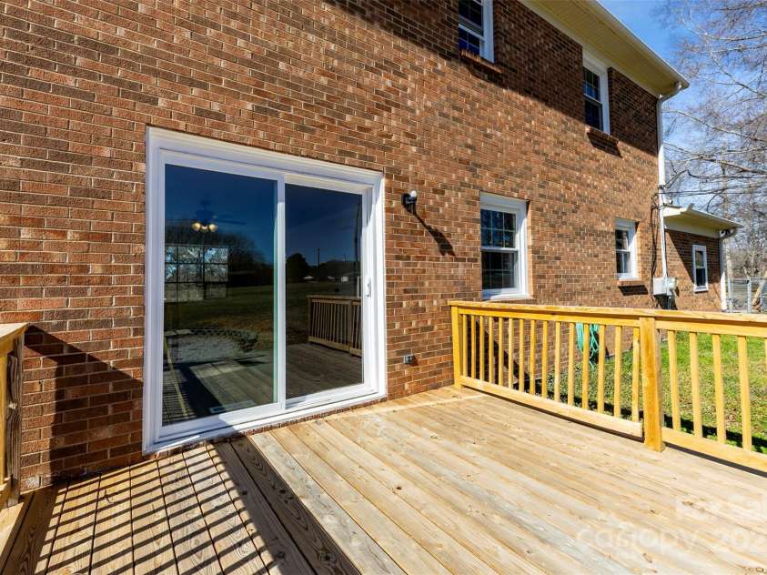 305 Plantation Drive, Kings Mountain, NC 28086.  MLS# CAR4231187, YatesRealty ID 14672. 