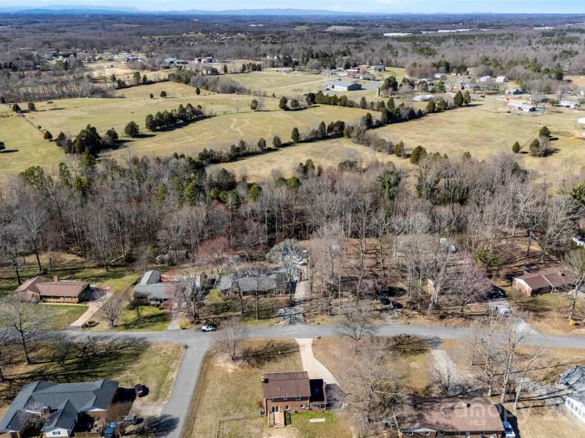 305 Plantation Drive, Kings Mountain, NC 28086.  MLS# CAR4231187, YatesRealty ID 14672. 