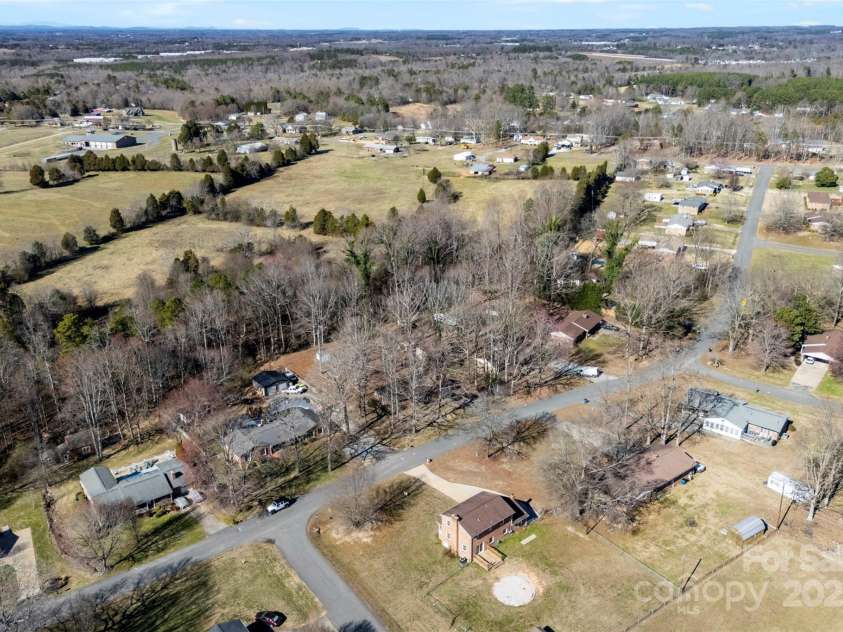 305 Plantation Drive, Kings Mountain, NC 28086.  MLS# CAR4231187, YatesRealty ID 14672. 