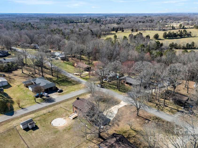 305 Plantation Drive, Kings Mountain, NC 28086.  MLS# CAR4231187, YatesRealty ID 14672. 