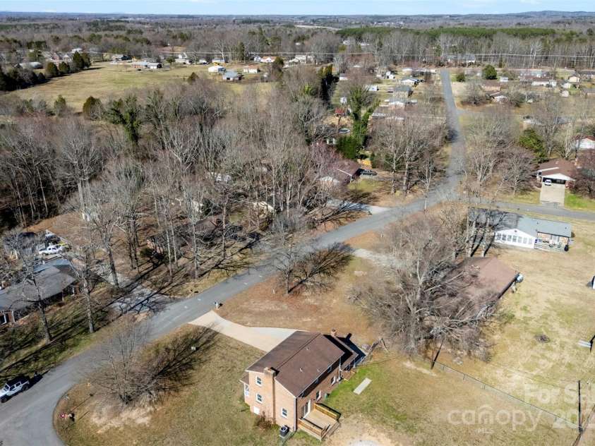 305 Plantation Drive, Kings Mountain, NC 28086.  MLS# CAR4231187, YatesRealty ID 14672. 