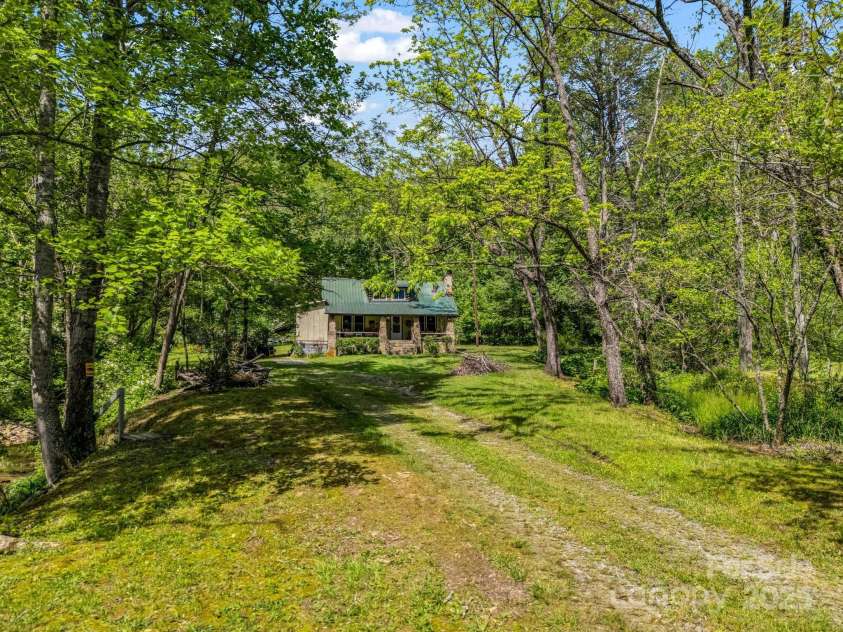 51 Moffitt Road, Horse Shoe, NC 28742.  MLS# CAR4257739, YatesRealty ID 14674. 