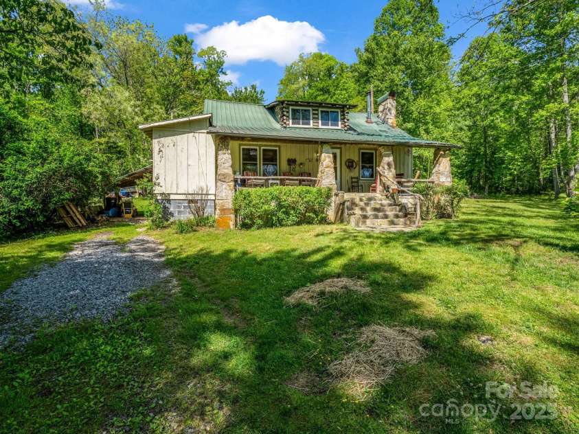 51 Moffitt Road, Horse Shoe, NC 28742.  MLS# CAR4257739, YatesRealty ID 14674. Front of home
