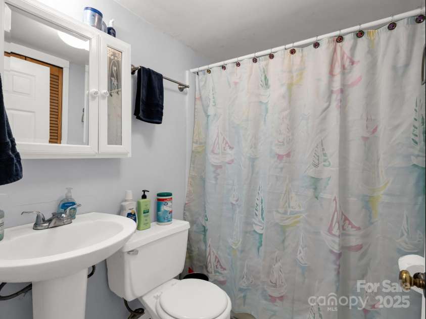 51 Moffitt Road, Horse Shoe, NC 28742.  MLS# CAR4257739, YatesRealty ID 14674. Full Bathroom